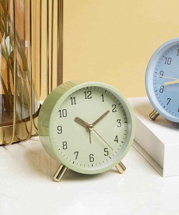SHISEDECO Small Analog Alarm Clock, Battery Operated Desk Clock, Green | Bedside Analog Non-Ticking Silent Small Deskclock Battery Operated for Living Room, Bedroom, Office