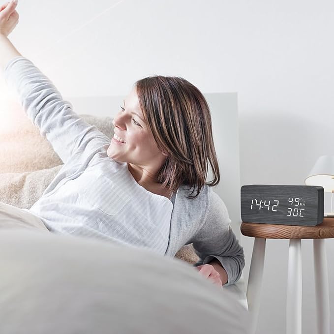 KeeKit Digital Wooden Alarm Clock, Electronic LED Desktop Clock with Temperature Humidity Time Display, 3 Alarm Settings, Voice Control, 3 Levels Adjustable Brightness for Home, Bedroom, Office