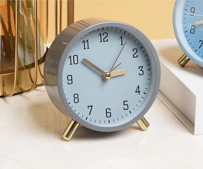 SHISEDECO Small Analog Alarm Clock, Battery Operated Desk Clock,Grey | Bedside Analog Non-Ticking Silent Small Deskclock Battery Operated for Living Room, Bedroom, Office