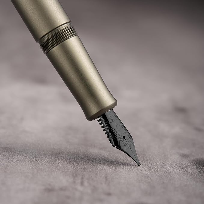 HONG DIAN M2 Black Forest Mini Fountain Pen, Medium Nib & Sleek Shape Aluminium Short Pocket Travel Pen (Army Green)