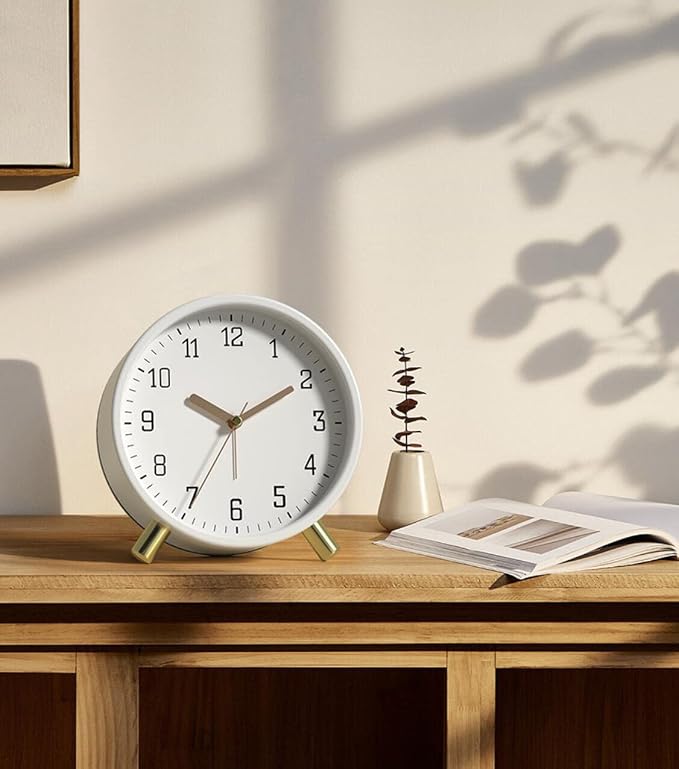 SHISEDECO Small Analog Alarm Clock, Battery Operated Desk Clock, White | Bedside Analog Non-Ticking Silent Small Deskclock Battery Operated for Living Room, Bedroom, Office