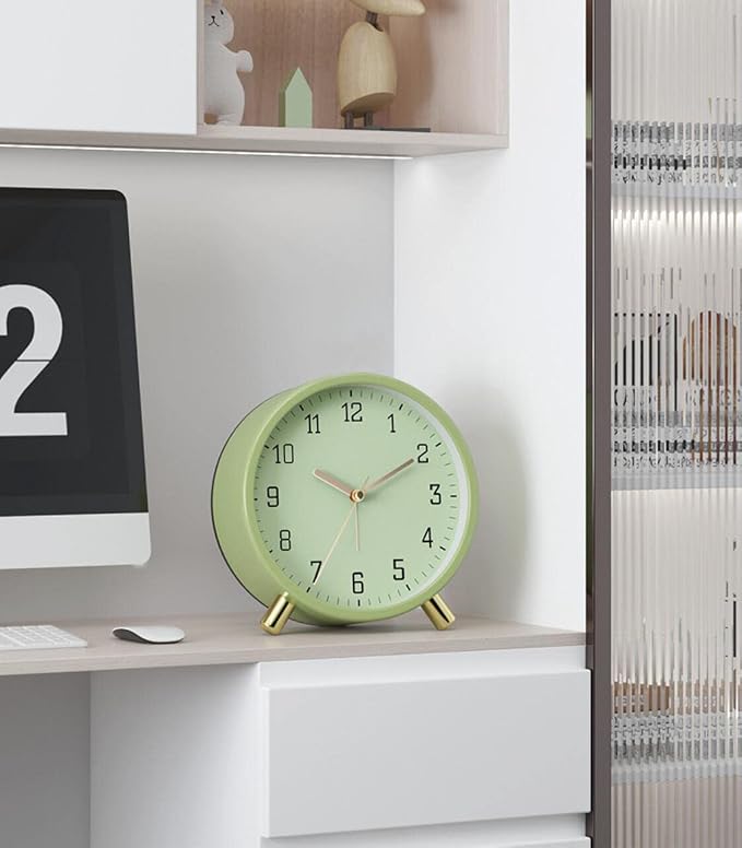 SHISEDECO Small Analog Alarm Clock, Battery Operated Desk Clock, Green | Bedside Analog Non-Ticking Silent Small Deskclock Battery Operated for Living Room, Bedroom, Office