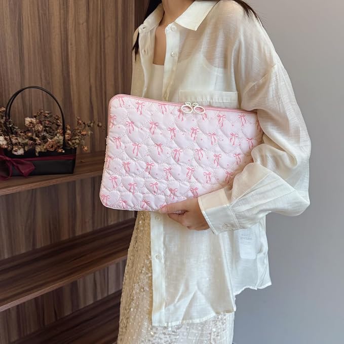 Puffy Laptop Sleeve 13-15 Inch, Cute Bow Laptop Protective Case, Quilted Padded Computer Cover, Aesthetic Carrying Tablet Bag (A04-Pink, 13-14inch)