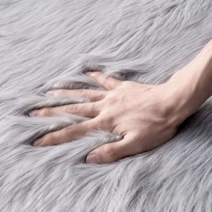 MIULEE Luxury Super Soft Fluffy Area Rug Faux Fur Sheepskin Rug Decorative Plush Shaggy Carpet for Bedside Sofa Floor 3 x 5 Feet, Grey