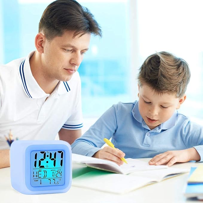 Kids Alarm Clock, 7 Color Night Light, Digital Clocks with Snooze, Alarm Clock for Kids, Wake Up Digital Clock for Room Decor Kids Gift