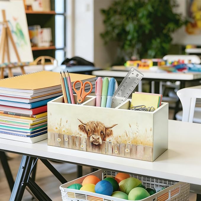 Highland Cow Pen Pen Pencil Holder for Desk, Highland Cow Gifts, Western Farm Animal Wildflower Wooden Box Sign Organizer for Home Office Bedroom Desk Accessories Tabletop Decorations