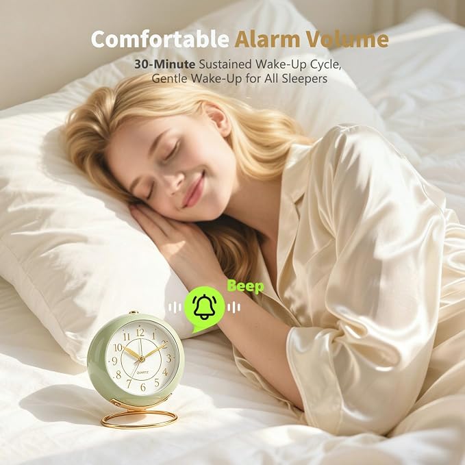 Analog Alarm Clock, Retro Small Desk Clock with Night Light, Cute Simple Design, Silent Non-Ticking, Battery Powered, Backlight Clock for Bedroom,Travel,Kitchen,Bedside Desktop Decor