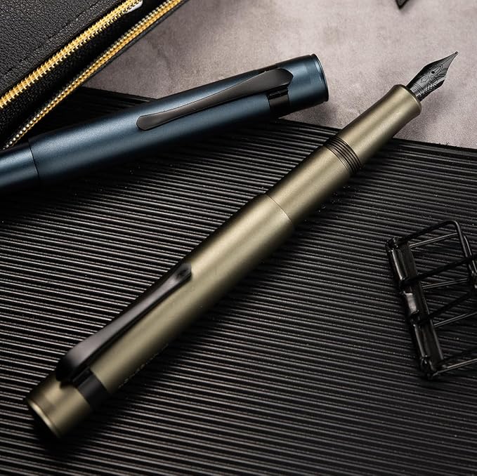 HONG DIAN M2 Black Forest Mini Fountain Pen, Medium Soft Nib & Sleek Shape Aluminium Short Pocket Travel Pen (Midnight Blue)