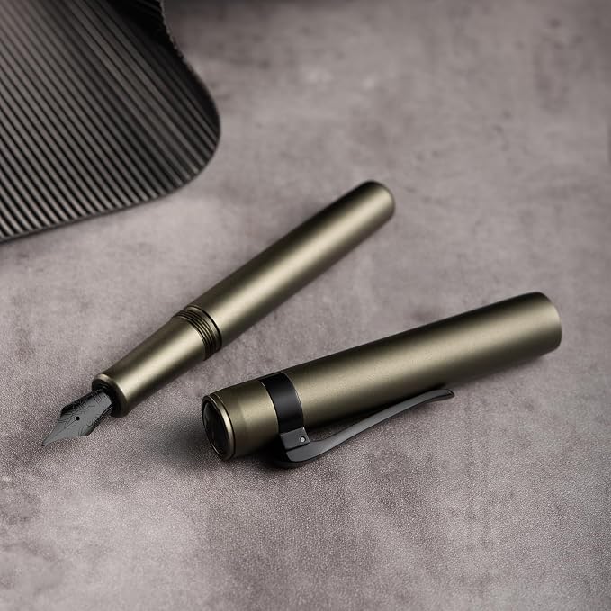 HONG DIAN M2 Black Forest Mini Fountain Pen, Long Blade Nib & Sleek Shape Aluminium Short Pocket Travel Pen (Army Green)