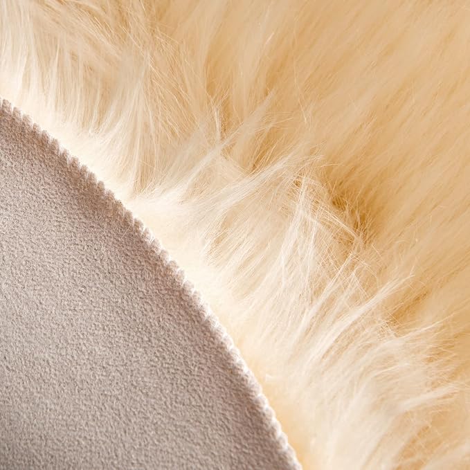 MIULEE Luxury Super Soft Fluffy Area Rug Faux Fur Cloud Shape Rug Decorative Plush Shaggy Carpet for Bedside Sofa Floor 2 x 3 Feet, Light Yellow