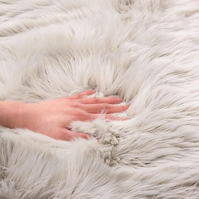 EasyJoy Faux Sheepskin Rug, Fluffy Faux Fur Rug, Ultra Soft Shag Area Rug with Non-Slip Backing for Bedroom, Living Room, Nursery, Kids Room(4 x 4 ft Round, Light Grey)