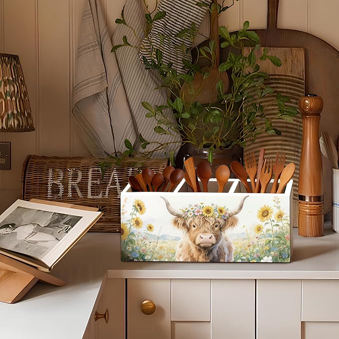 Highland Cow Floral Pen Pencil Holder for Desk, Highland Cow Gifts, Western Office Decor, Rustic Western Cattle Farm Animal Wooden Box Sign Decorations for Home Office Desk Tabletop
