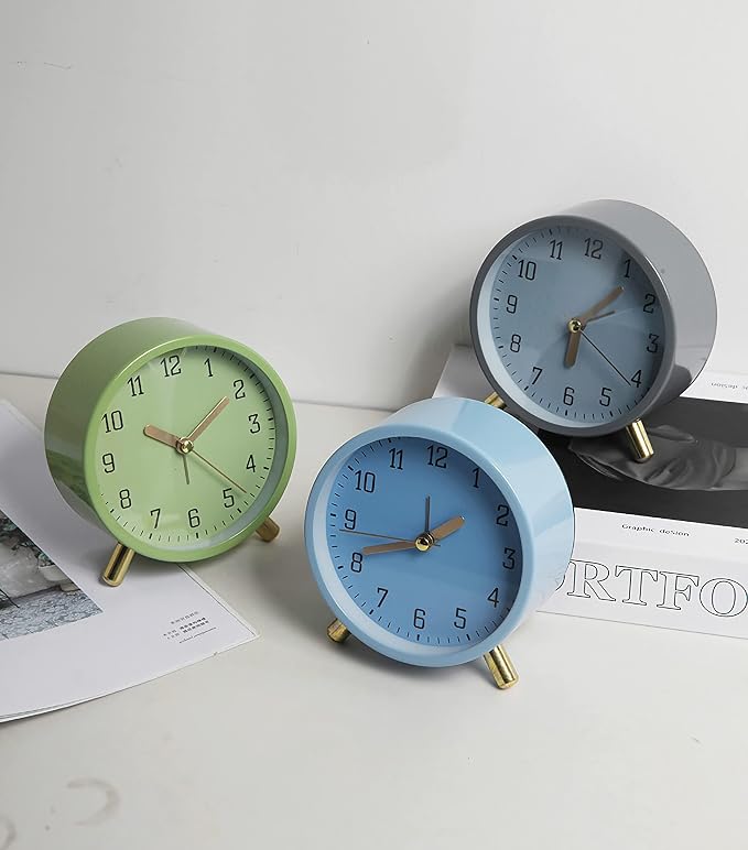 SHISEDECO Small Analog Alarm Clock, Battery Operated Desk Clock,Grey | Bedside Analog Non-Ticking Silent Small Deskclock Battery Operated for Living Room, Bedroom, Office