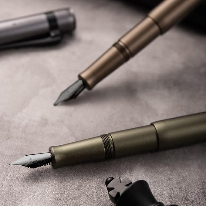 HONG DIAN M2 Black Forest Mini Fountain Pen, Long Blade Nib & Sleek Shape Aluminium Short Pocket Travel Pen (Caramel Brown)