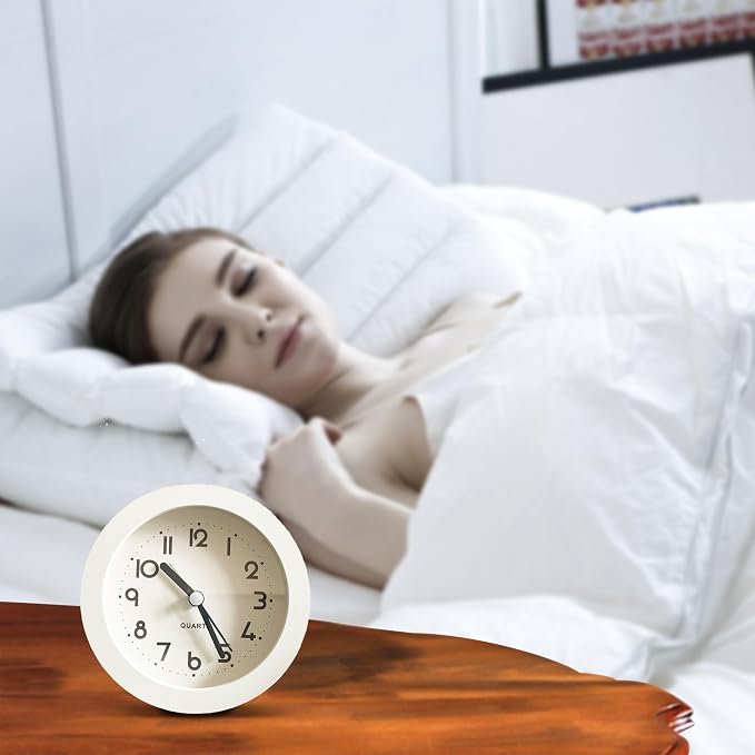 HIQU and HIST Alarm Clock with Backlight, 4 Inches White Desk Clock (White)