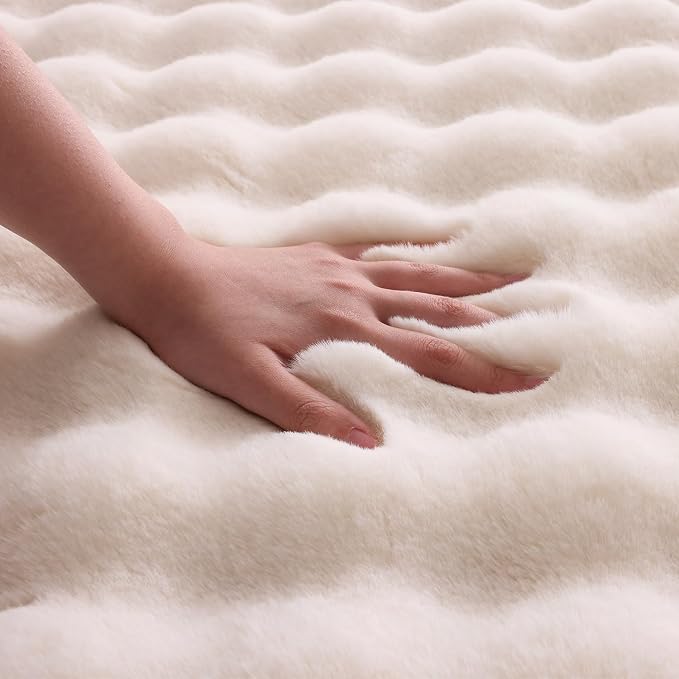 Creamy White Rabbit Plush Rug 4'x6', Fluffy Shaggy Area Rug for Nursery & Kids Room, Faux Fur Carpet for Girls Bedroom, Living Room, Teen Decor