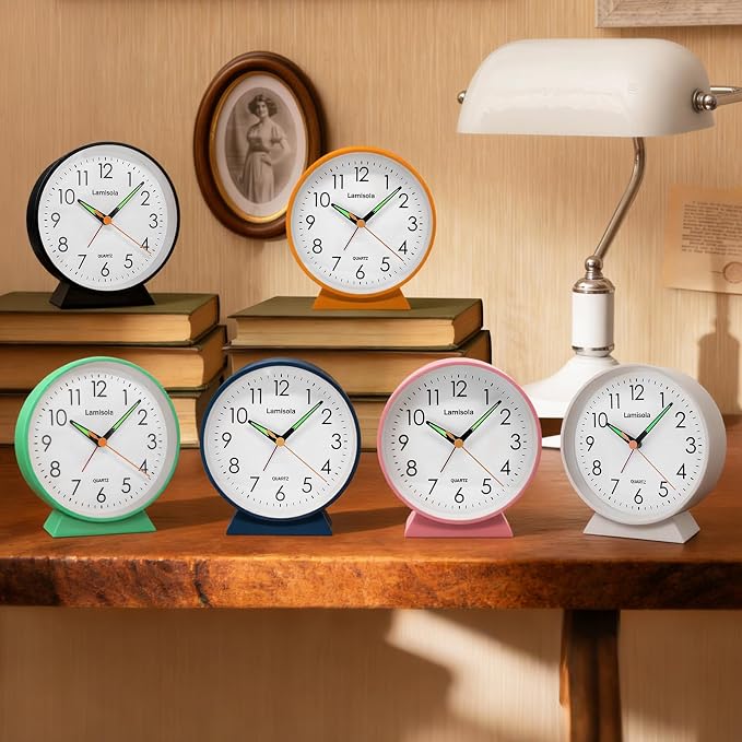 4.5 Inch Small Pink Analog Alarm Clock, Retro Battery Operated Desk Clock with Night Light Stays On 4 Seconds Vintage Metal Table Clock for Bedside, Nightstand, Bedroom, Office, Bathroom - Pink