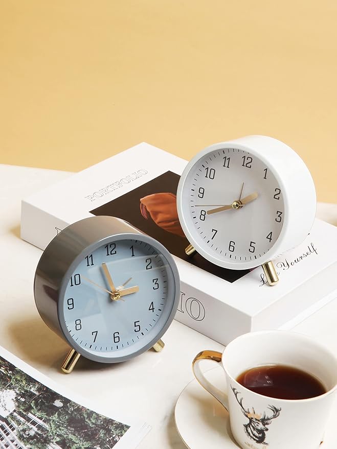 SHISEDECO Small Analog Alarm Clock, Battery Operated Desk Clock, White | Bedside Analog Non-Ticking Silent Small Deskclock Battery Operated for Living Room, Bedroom, Office