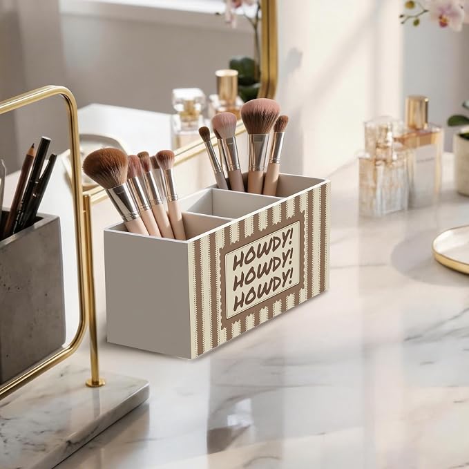 Howdy Western Wooden Pen Holder for Desk, Western Desk Decor Accessories, Retro Brown and Beige Striped Southwestern Pencil Organizer Wooden Box Sign for Home Office Decoration