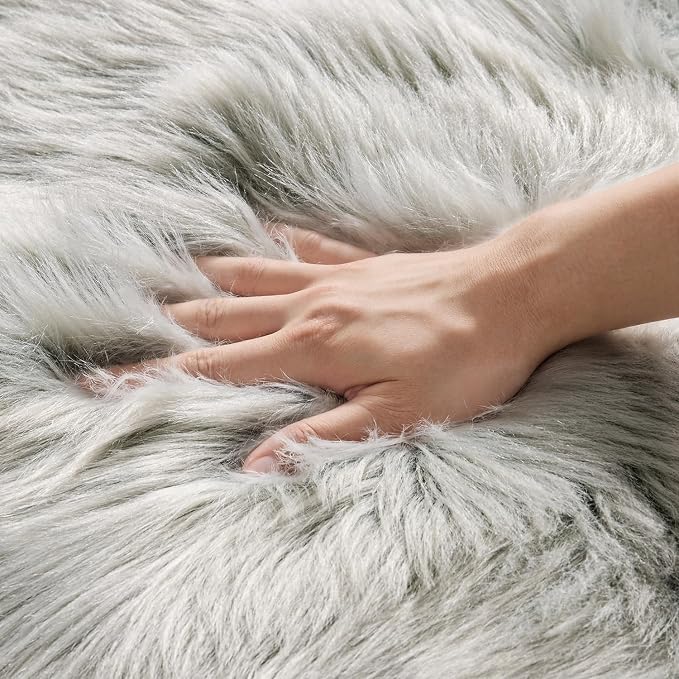 MIULEE Luxury Soft Fluffy Area Rug 3x5 Feet, Faux Fur Sheepskin Rug Decorative Plush Shaggy Carpet for Bedside Sofa Floor, Light Grey