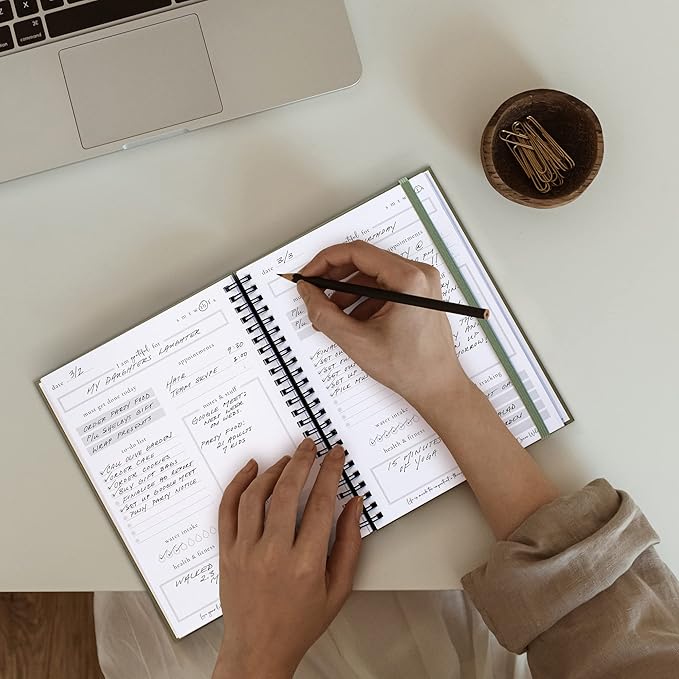 Beautiful To Do List Notebook - Aesthetic Daily Planner to Easily Organize Your Tasks And Boost Productivity - Stylish Undated ADHD Planner Gift and The Perfect School or Office Supplies For Women