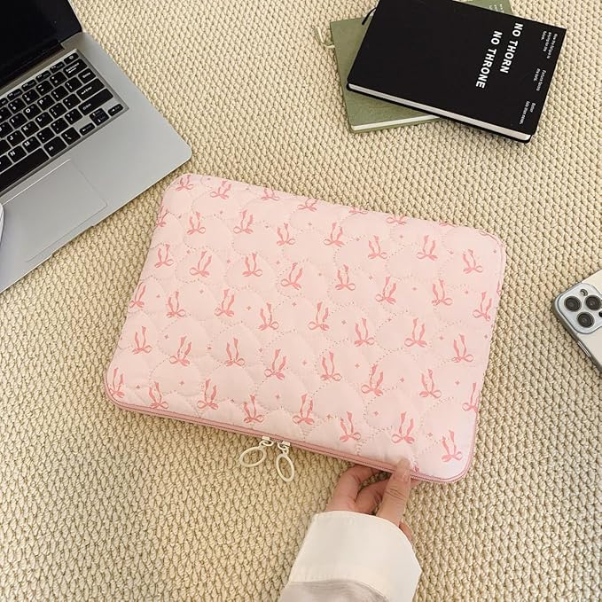 Puffy Laptop Sleeve 13-15 Inch, Cute Bow Laptop Protective Case, Quilted Padded Computer Cover, Aesthetic Carrying Tablet Bag (A04-Pink, 13-14inch)
