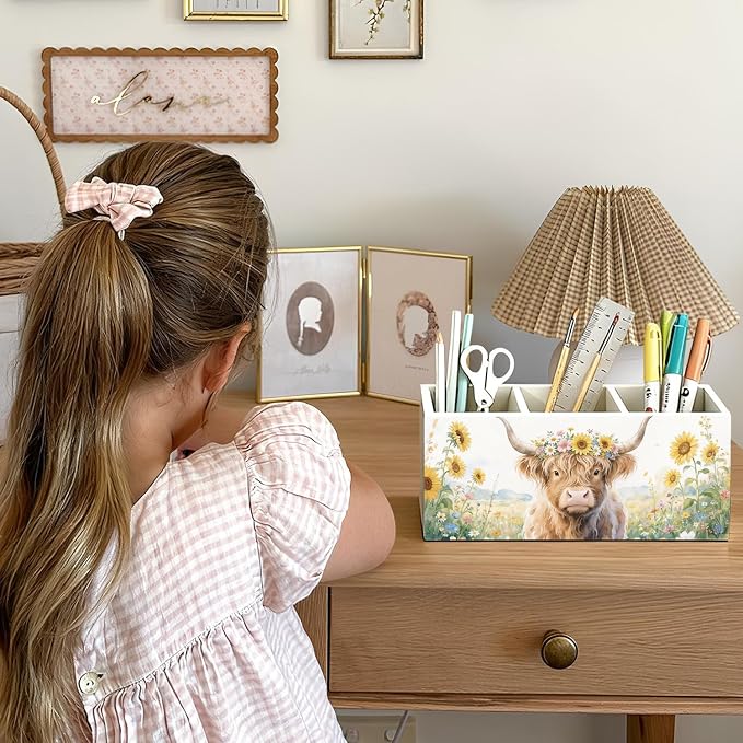 Highland Cow Floral Pen Pencil Holder for Desk, Highland Cow Gifts, Western Office Decor, Rustic Western Cattle Farm Animal Wooden Box Sign Decorations for Home Office Desk Tabletop