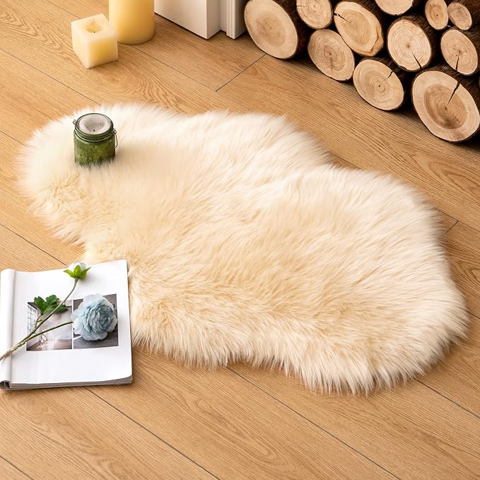 MIULEE Luxury Super Soft Fluffy Area Rug Faux Fur Cloud Shape Rug Decorative Plush Shaggy Carpet for Bedside Sofa Floor 2 x 3 Feet, Light Yellow