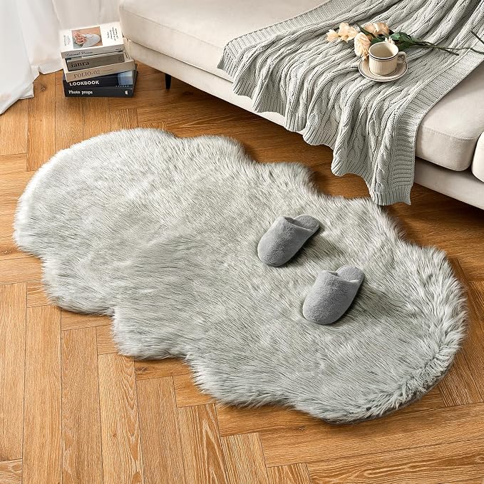 MIULEE Luxury Soft Fluffy Area Rug 3x5 Feet, Faux Fur Sheepskin Rug Decorative Plush Shaggy Carpet for Bedside Sofa Floor, Light Grey
