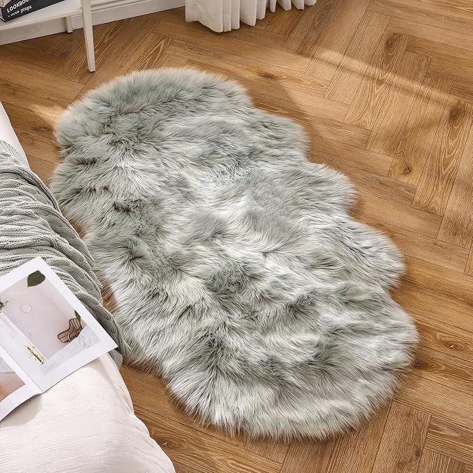 MIULEE Luxury Soft Fluffy Area Rug 3x5 Feet, Faux Fur Sheepskin Rug Decorative Plush Shaggy Carpet for Bedside Sofa Floor, Light Grey